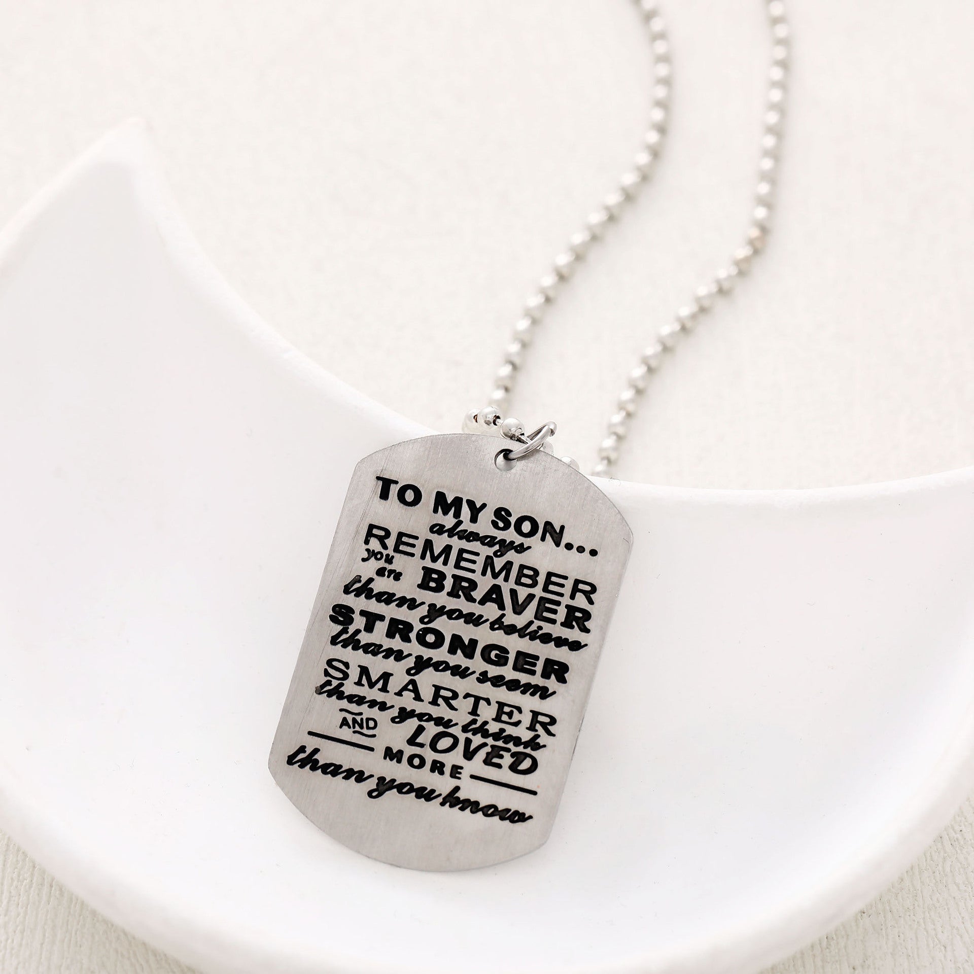 Zarte handwerkliche Halskette