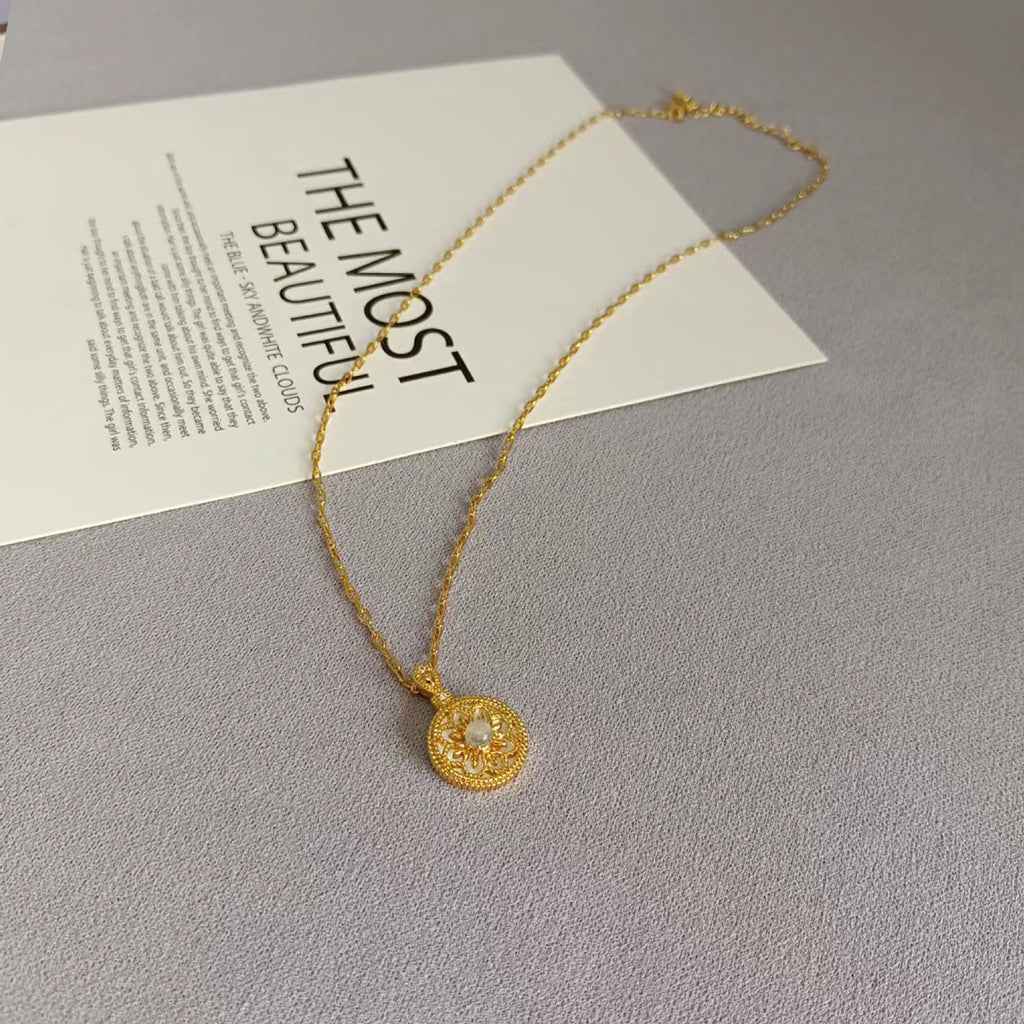 Zarte handwerkliche Halskette