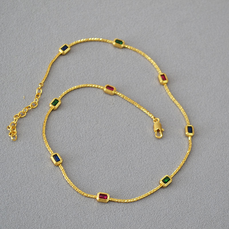 Schöne Gold Halskette mit einzigartigem Stil