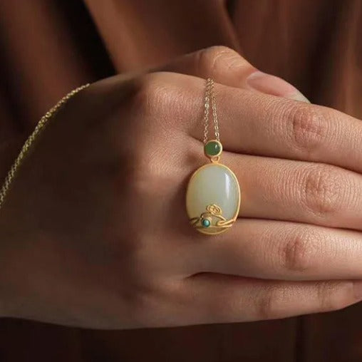 Schöne Halskette mit einzigartigem Stil