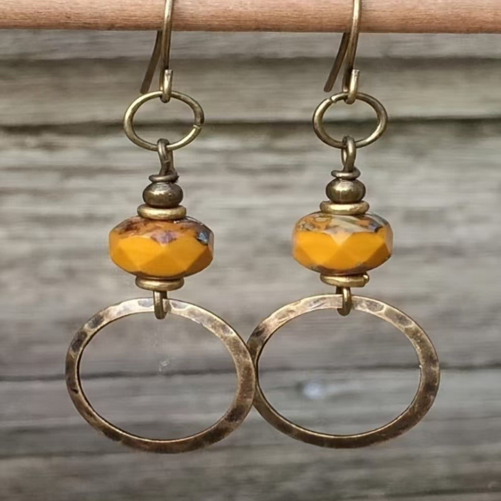 Zarte handwerkliche Ohrring