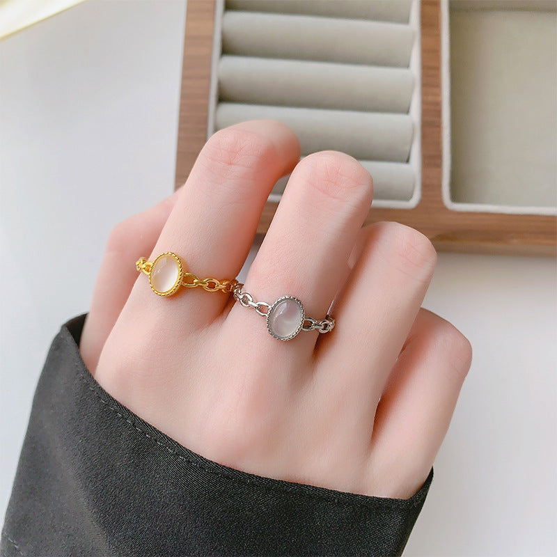 Zarte handwerkliche Ring