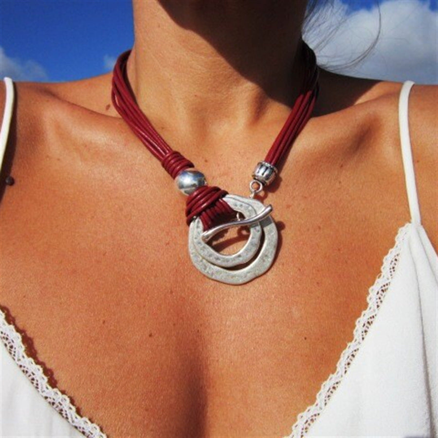 Schöne Halskette mit einzigartigem Stil