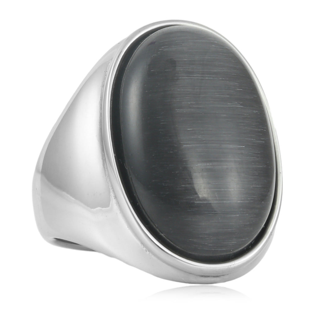 Zarte handwerkliche Ring