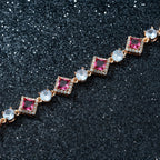 Schöne Armband mit einzigartigem Stil