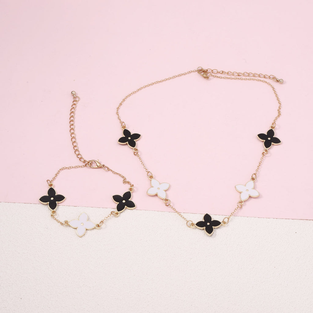 Schöne Halskette mit einzigartigem Stil