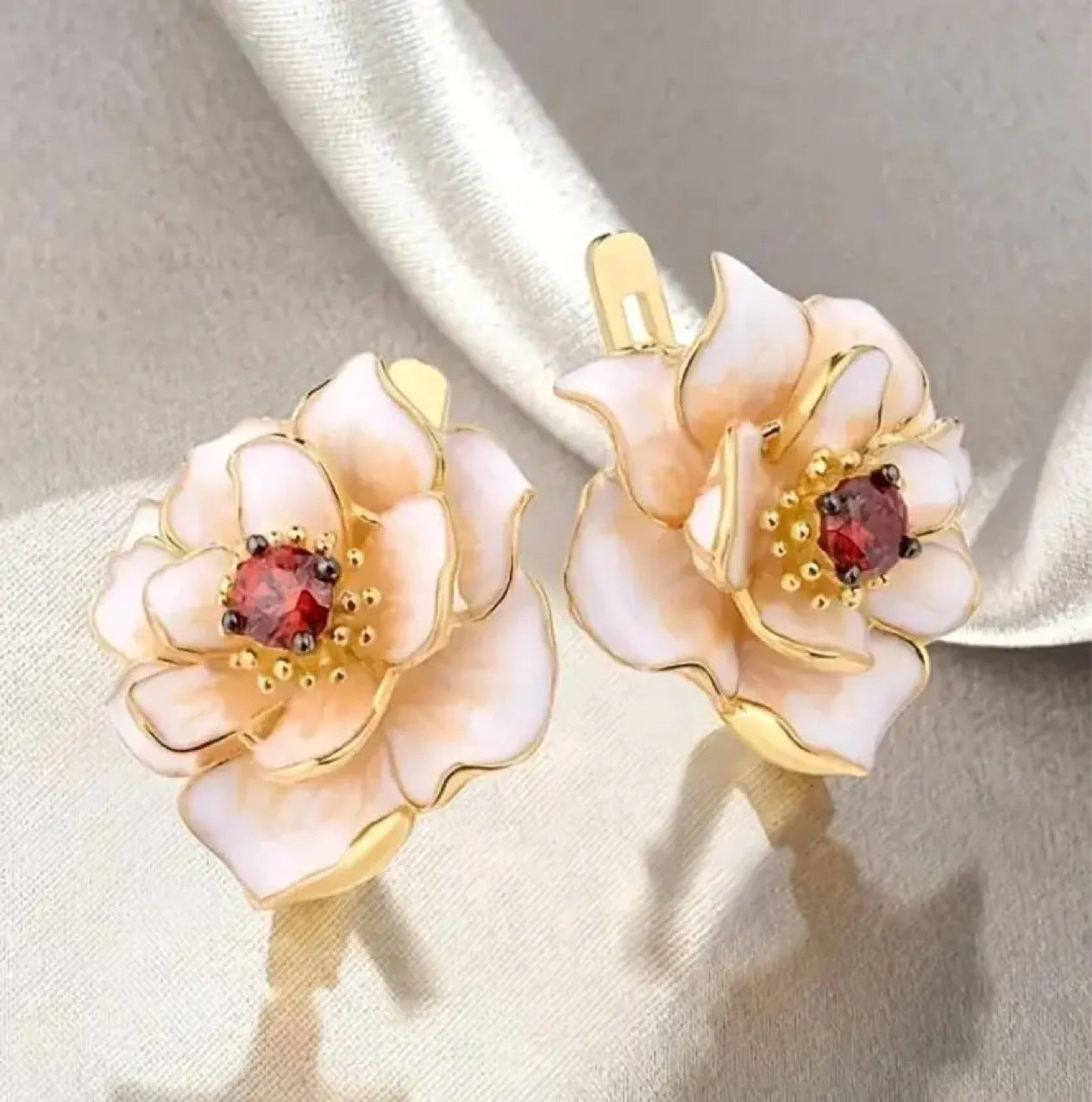 Zarte handwerkliche Ohrring