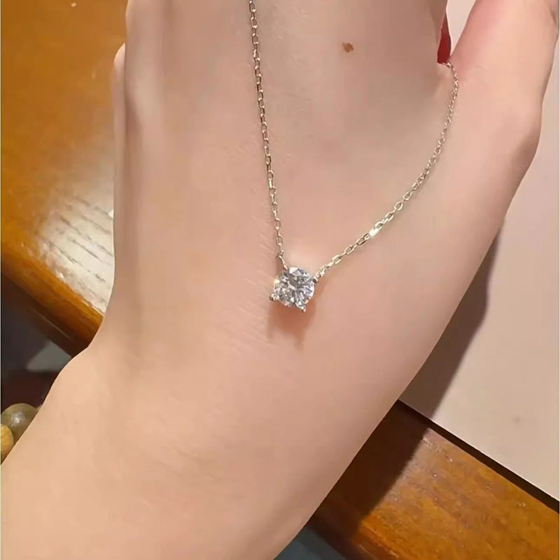 Schöne Halskette mit einzigartigem Stil