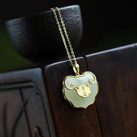 Schöne Gold Halskette mit einzigartigem Stil