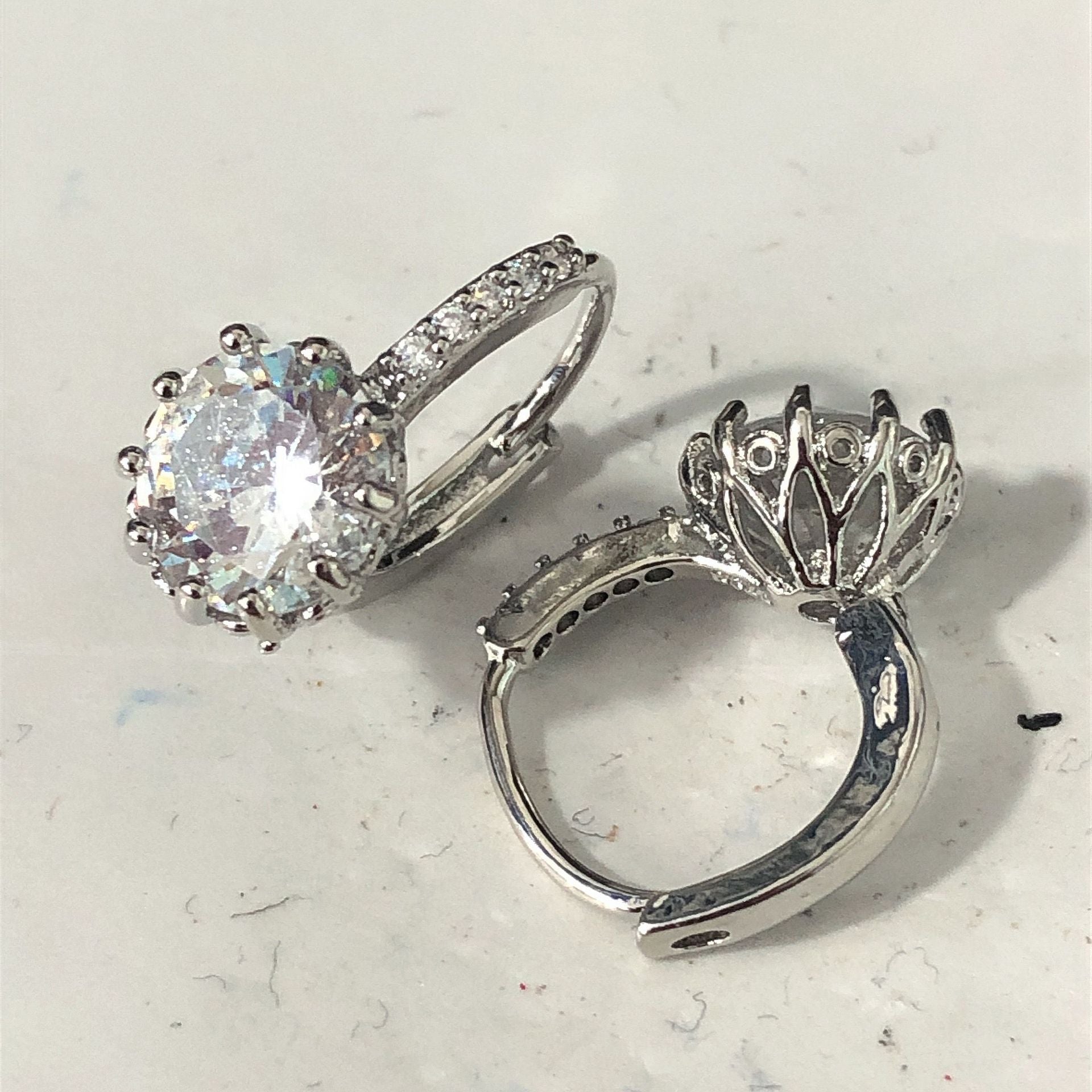 Atemberaubende Ohrring für den Alltag