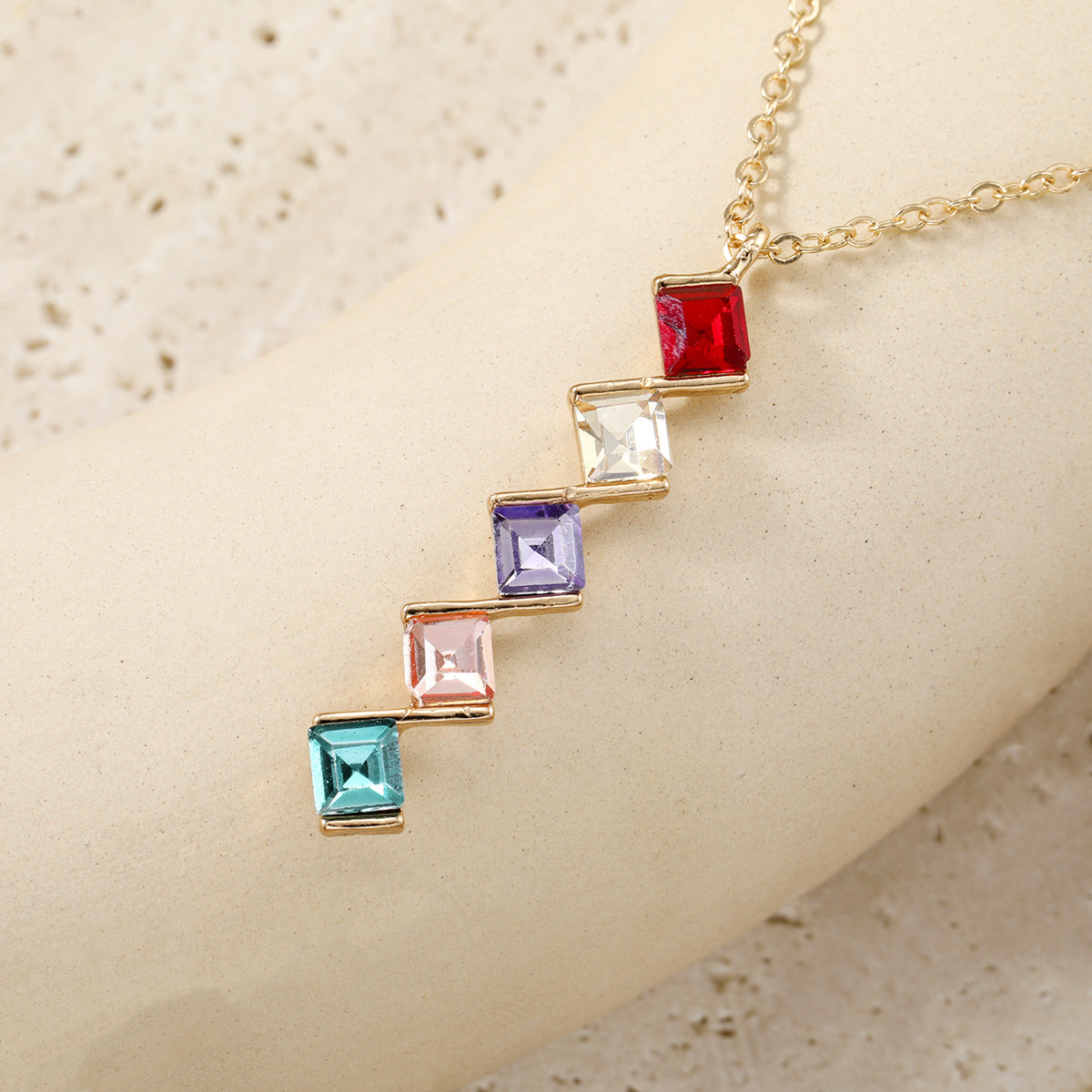 Schöne Halskette mit einzigartigem Stil