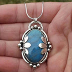 Schöne Halskette mit einzigartigem Stil