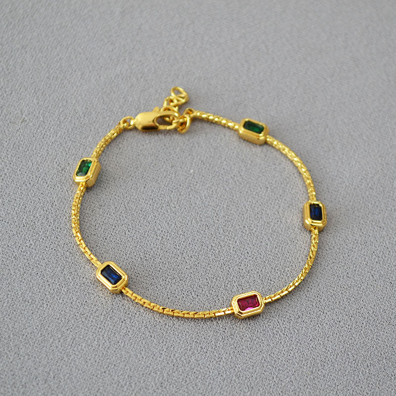 Schöne Gold Halskette mit einzigartigem Stil