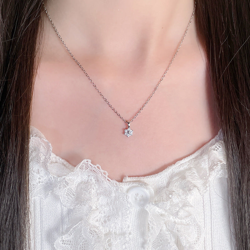 Zarte handwerkliche Halskette