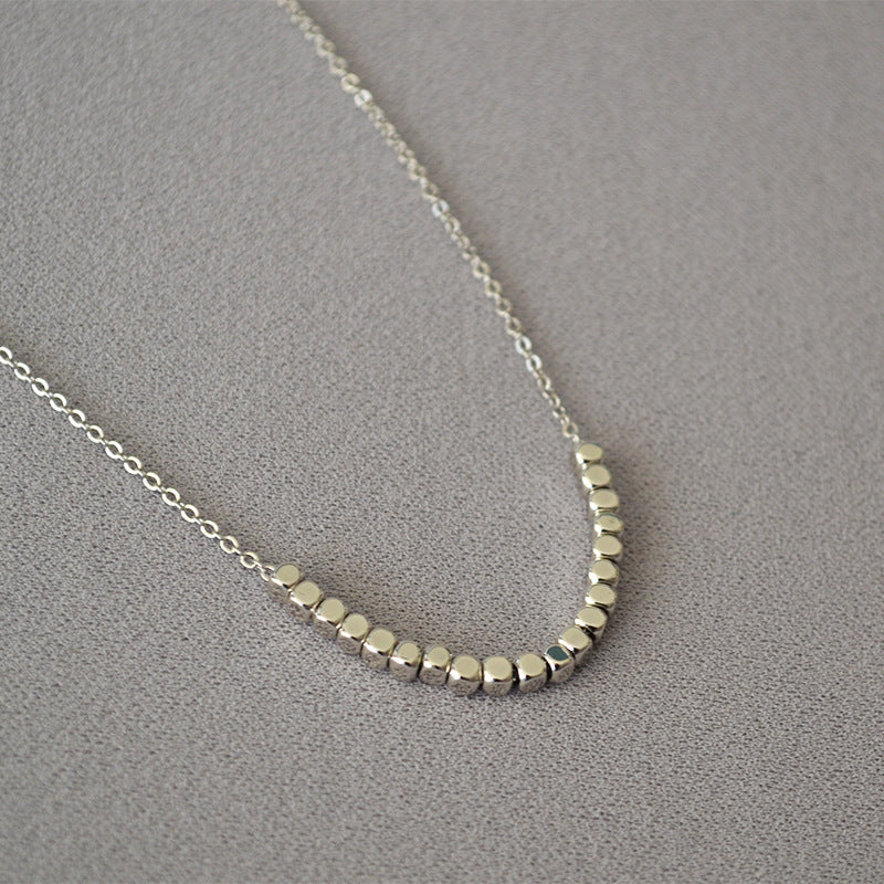 Schöne Gold Halskette mit einzigartigem Stil