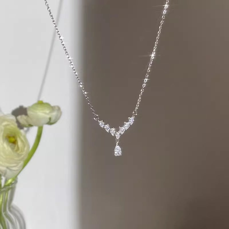 Schöne Halskette mit einzigartigem Stil