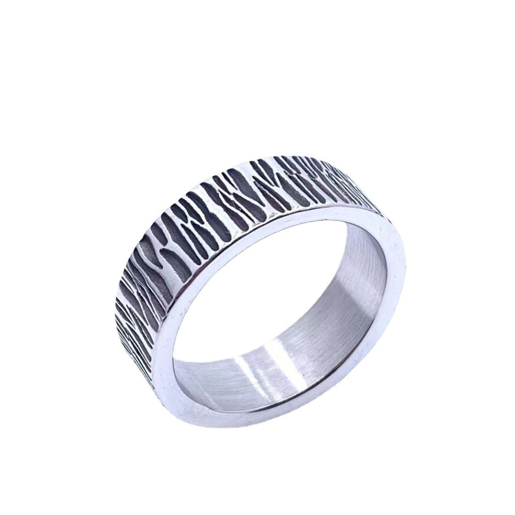 Zarte handwerkliche Ring