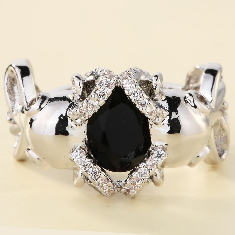 Zarte handwerkliche Ring