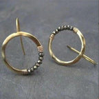 Zarte handwerkliche Ohrring