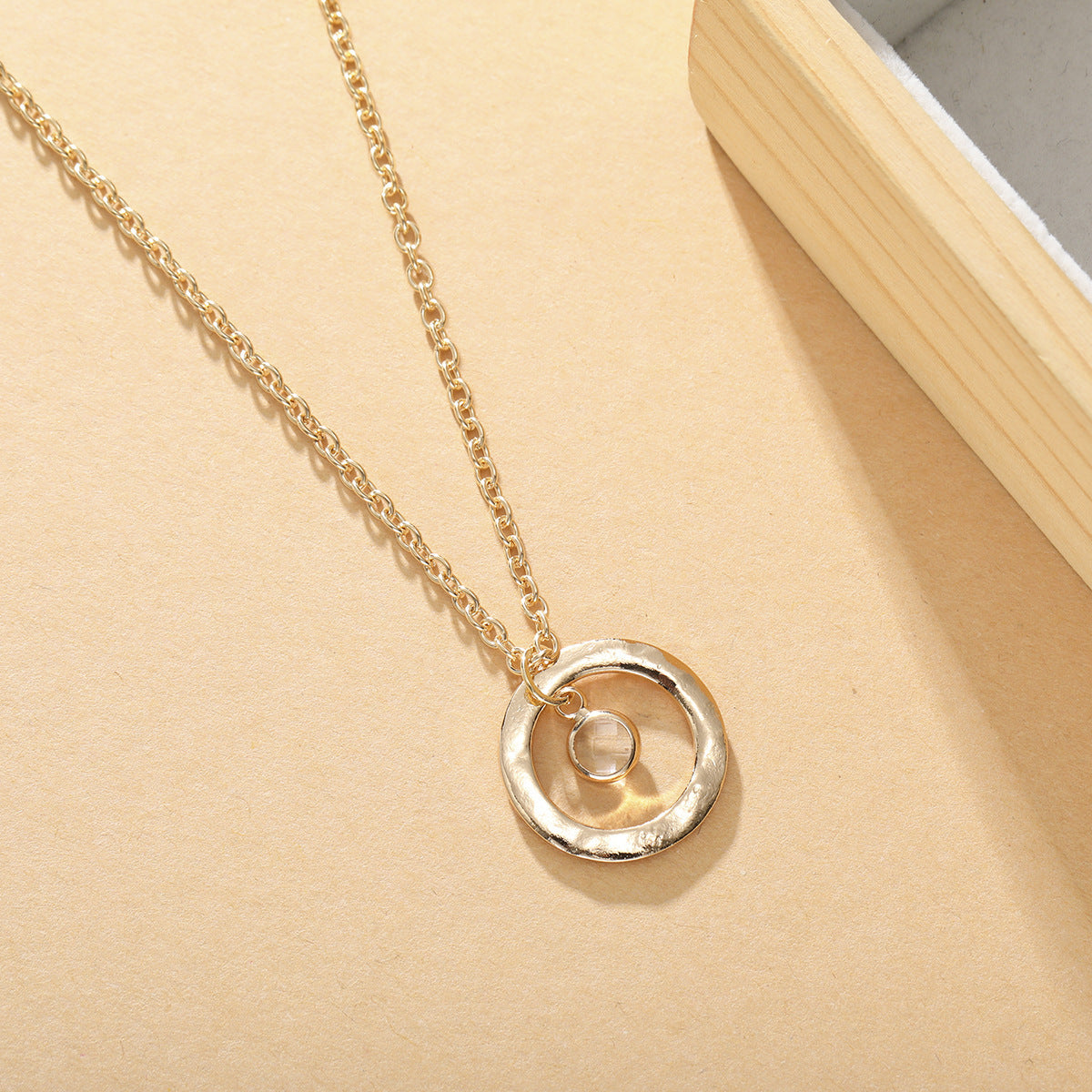 Zarte handwerkliche Halskette