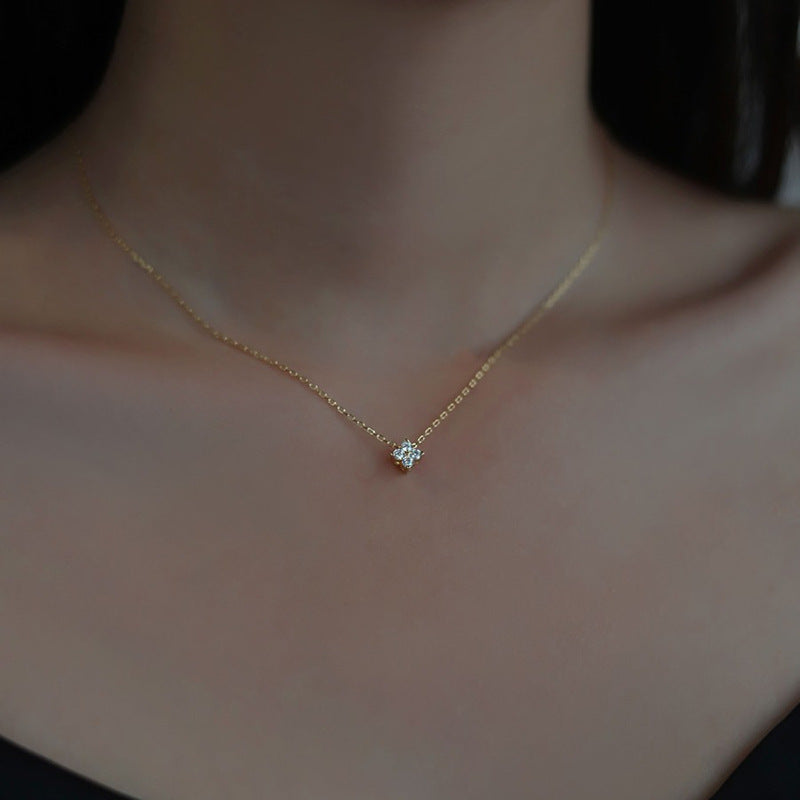 Schöne Halskette mit einzigartigem Stil