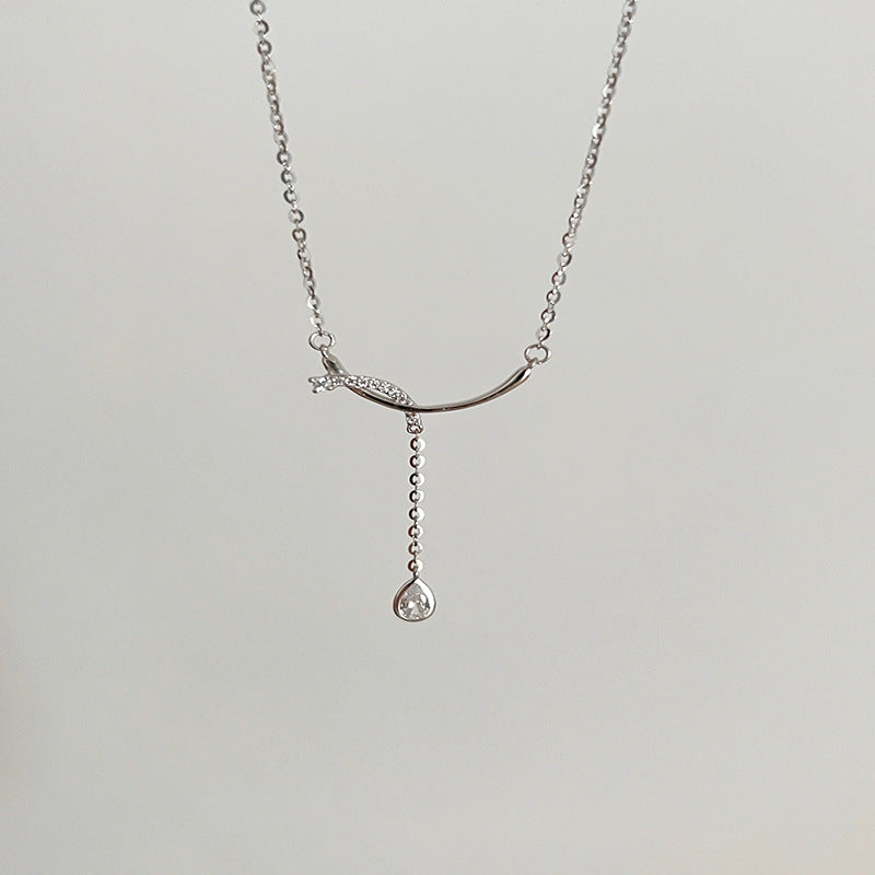 Schöne Halskette mit einzigartigem Stil