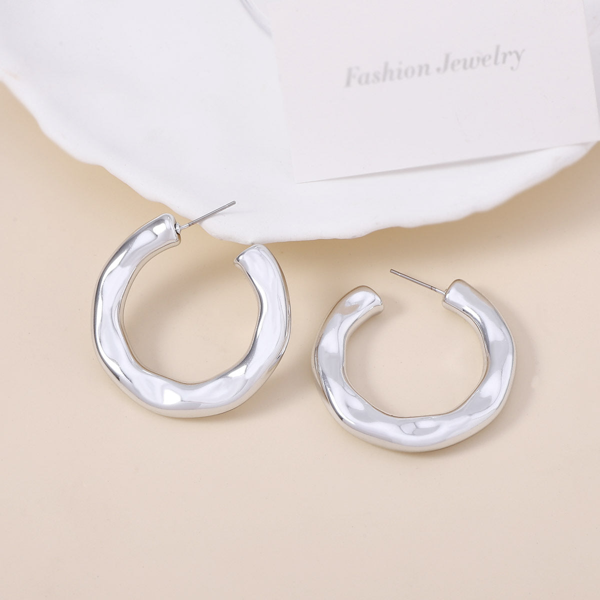 Atemberaubende Ohrring für den Alltag