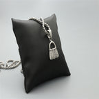 Schöne Halskette mit einzigartigem Stil