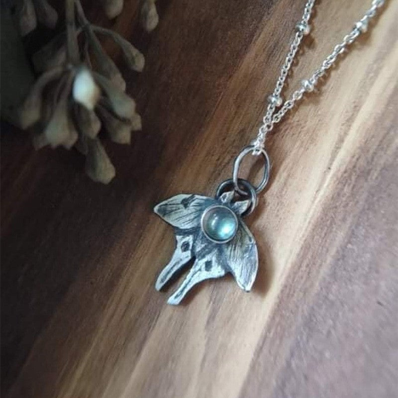 Schöne Halskette mit einzigartigem Stil