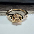 Zarte handwerkliche Ring