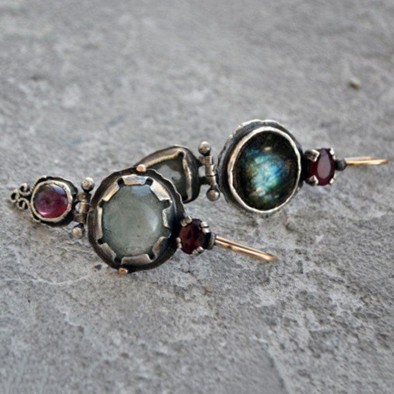 Zarte handwerkliche Ohrring