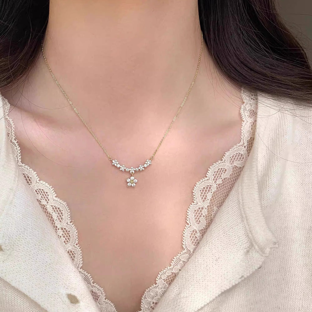 Zarte handwerkliche Halskette