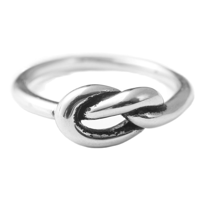 Zarte handwerkliche Ring