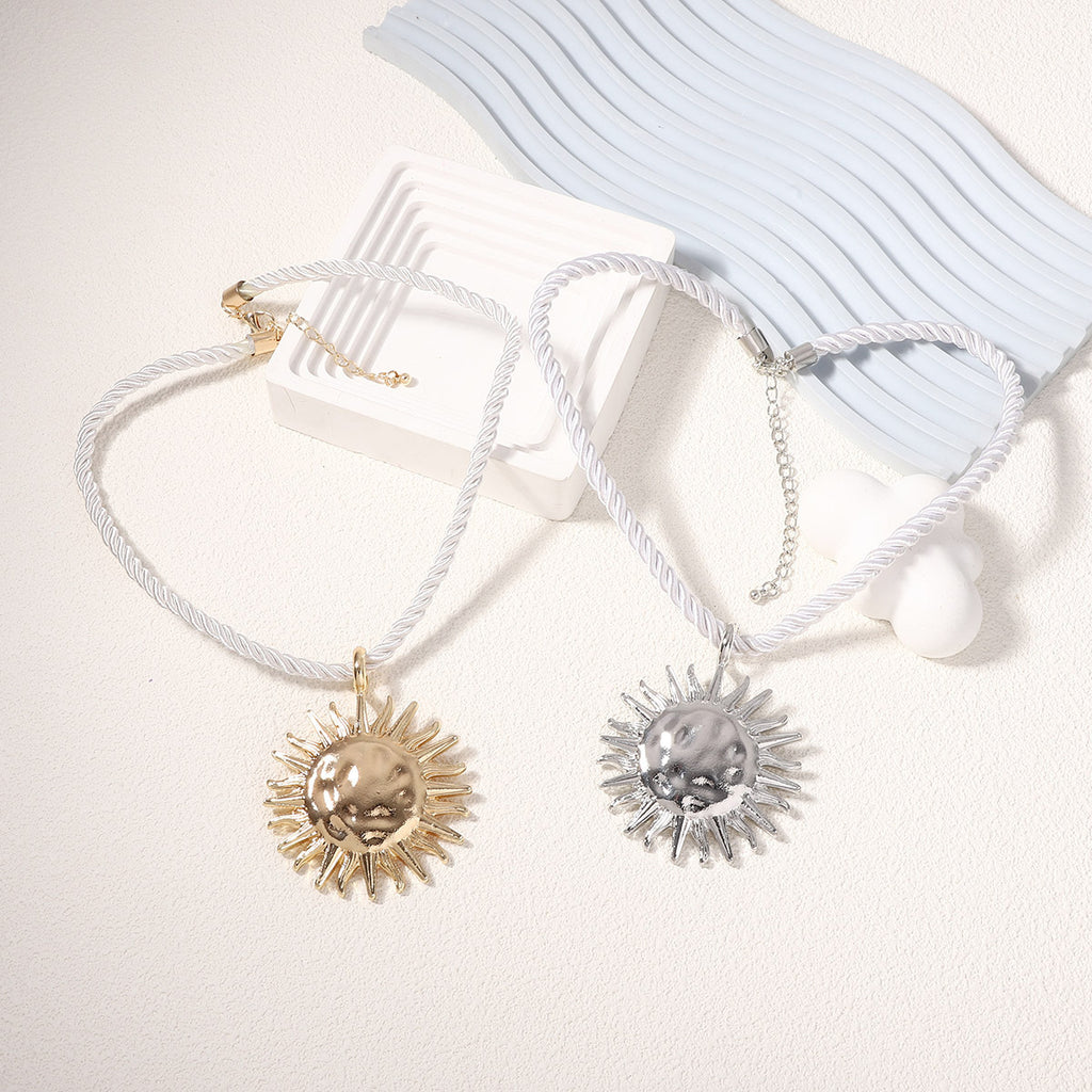 Zarte handwerkliche Halskette