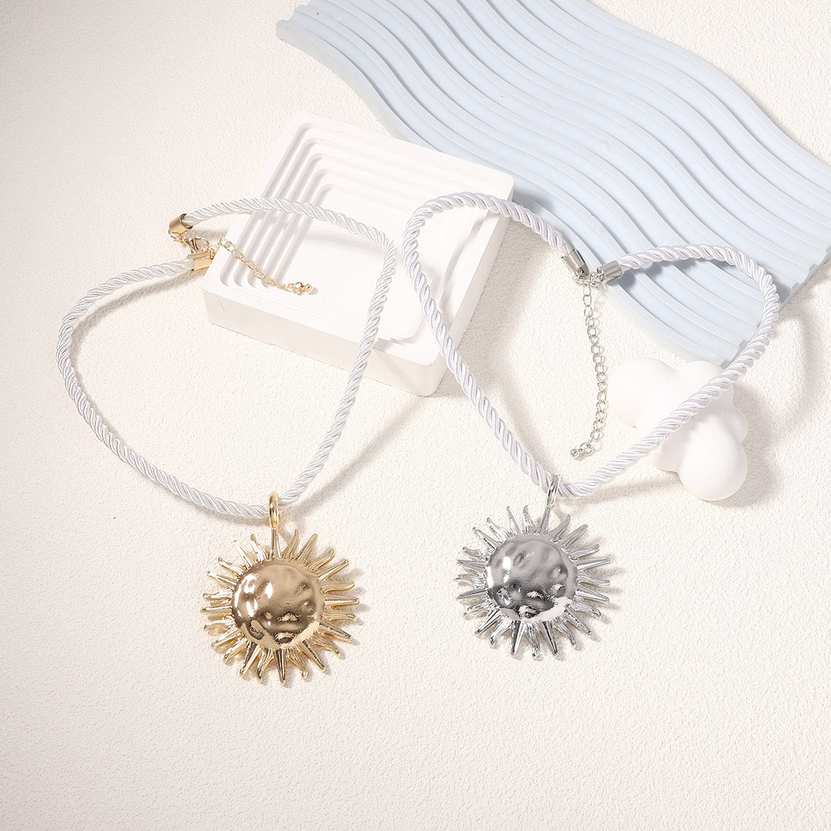 Zarte handwerkliche Halskette