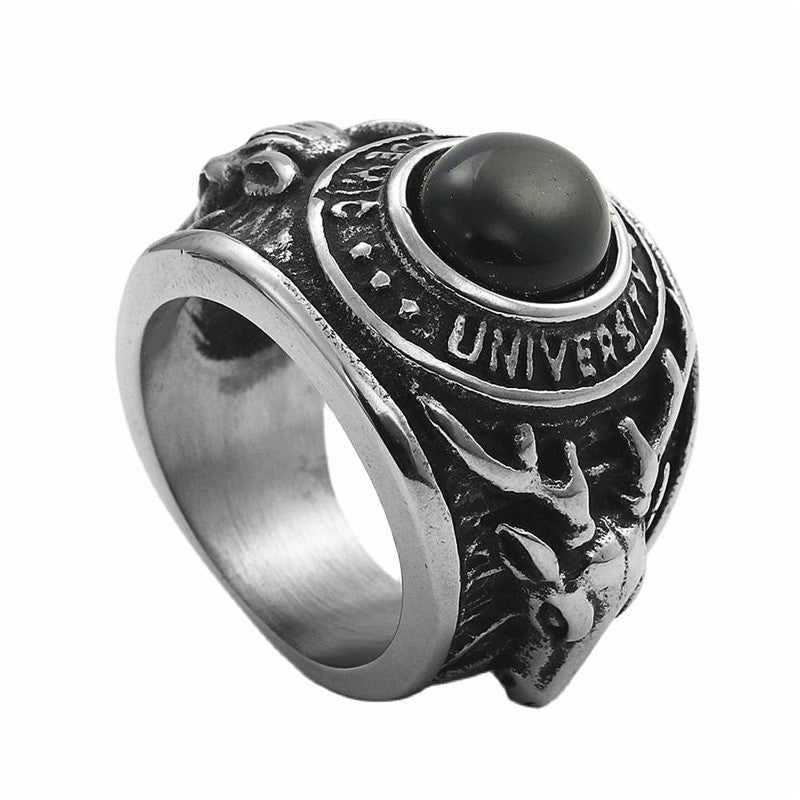 Zarte handwerkliche Ring