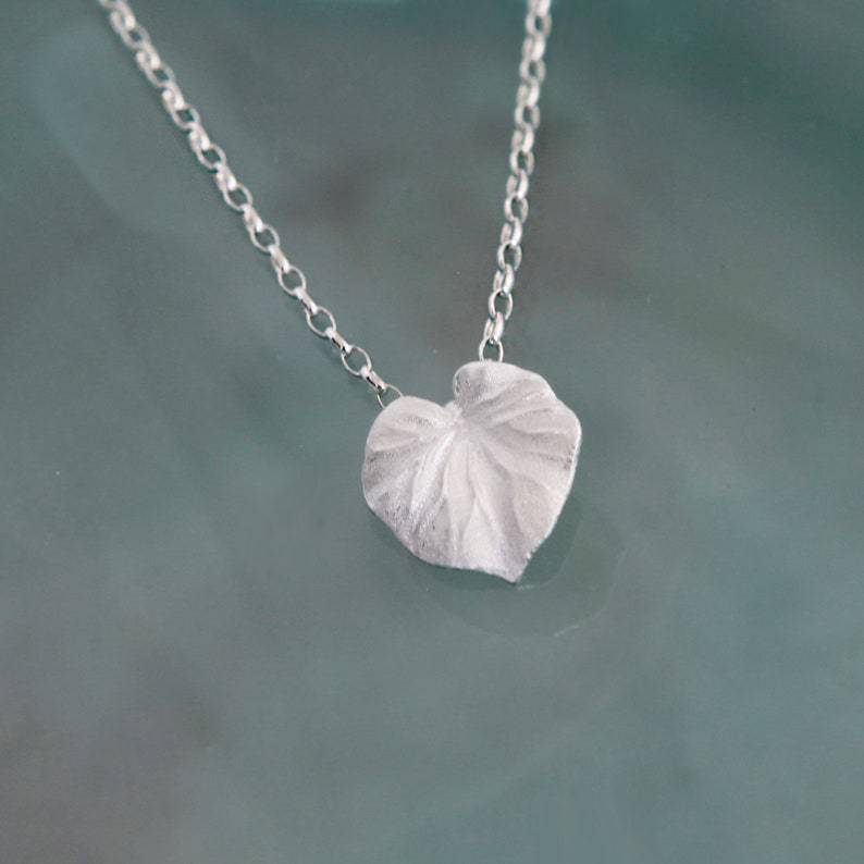 Zarte handwerkliche Halskette