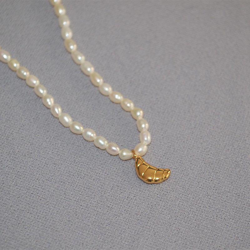 Schöne Gold Halskette mit einzigartigem Stil