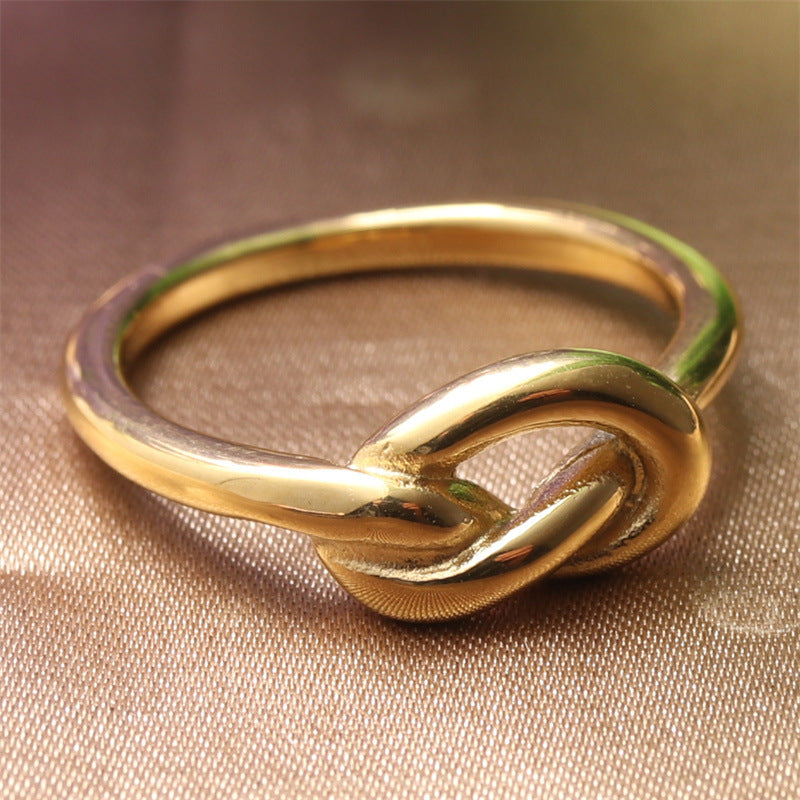 Zarte handwerkliche Ring