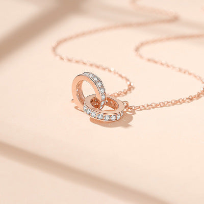 Schöne Gold Halskette mit einzigartigem Stil