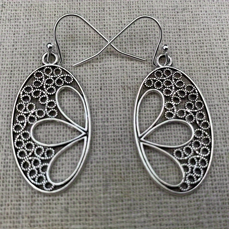 Zarte handwerkliche Ohrring