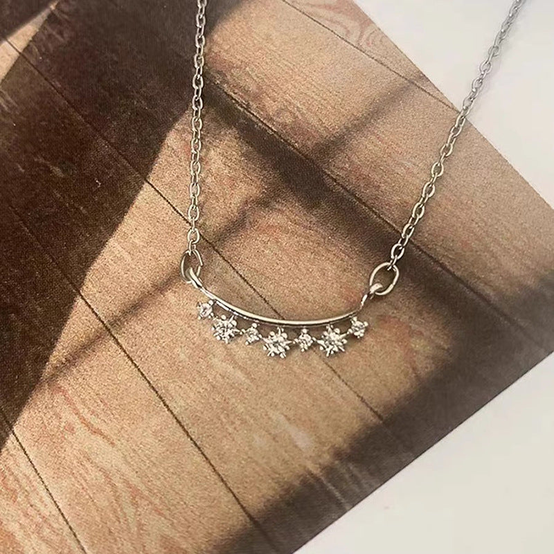 Zarte handwerkliche Halskette