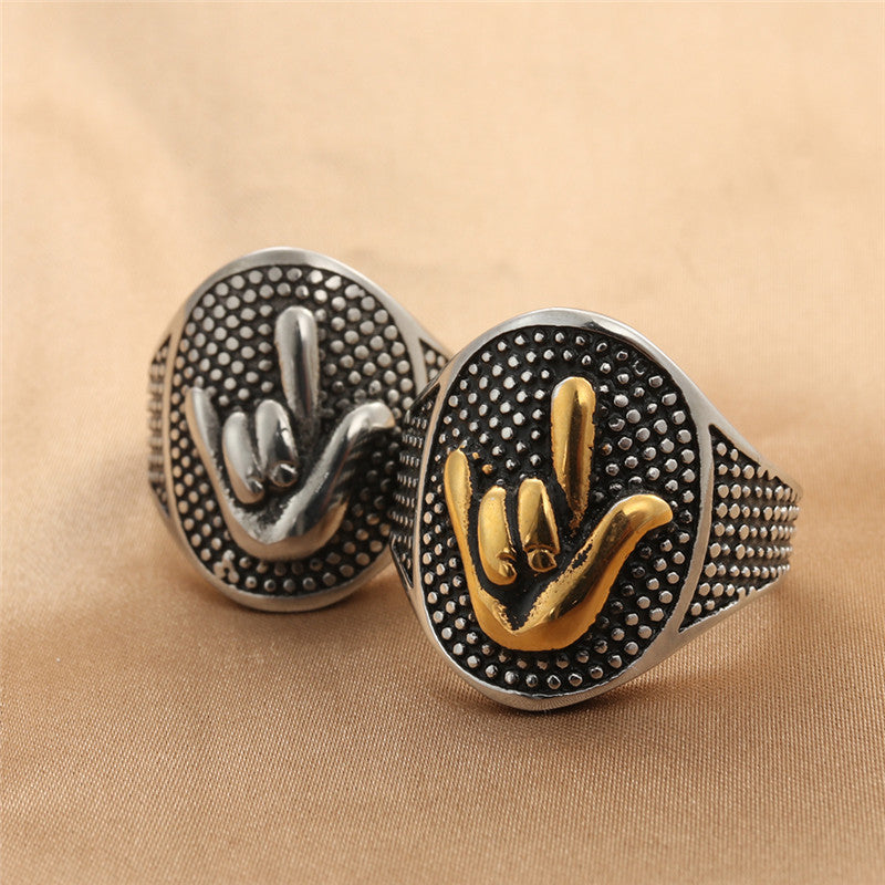 Zarte handwerkliche Ring