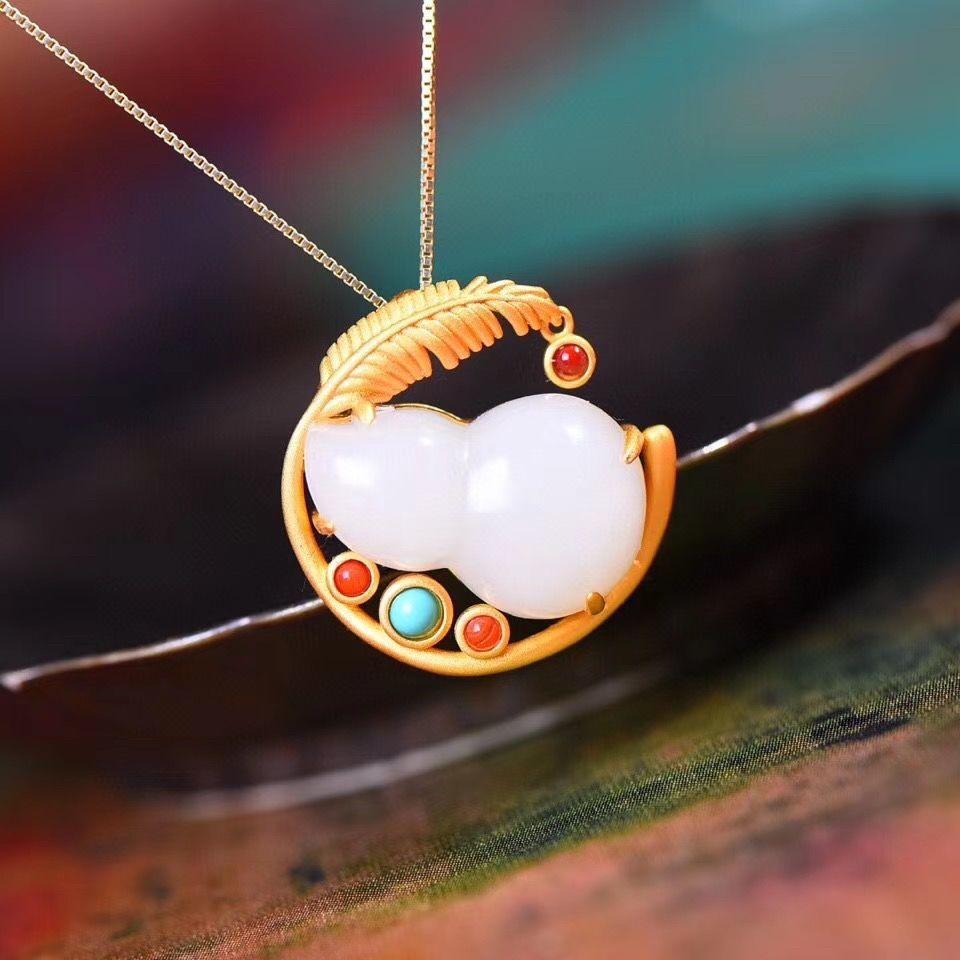 Schöne Halskette mit einzigartigem Stil