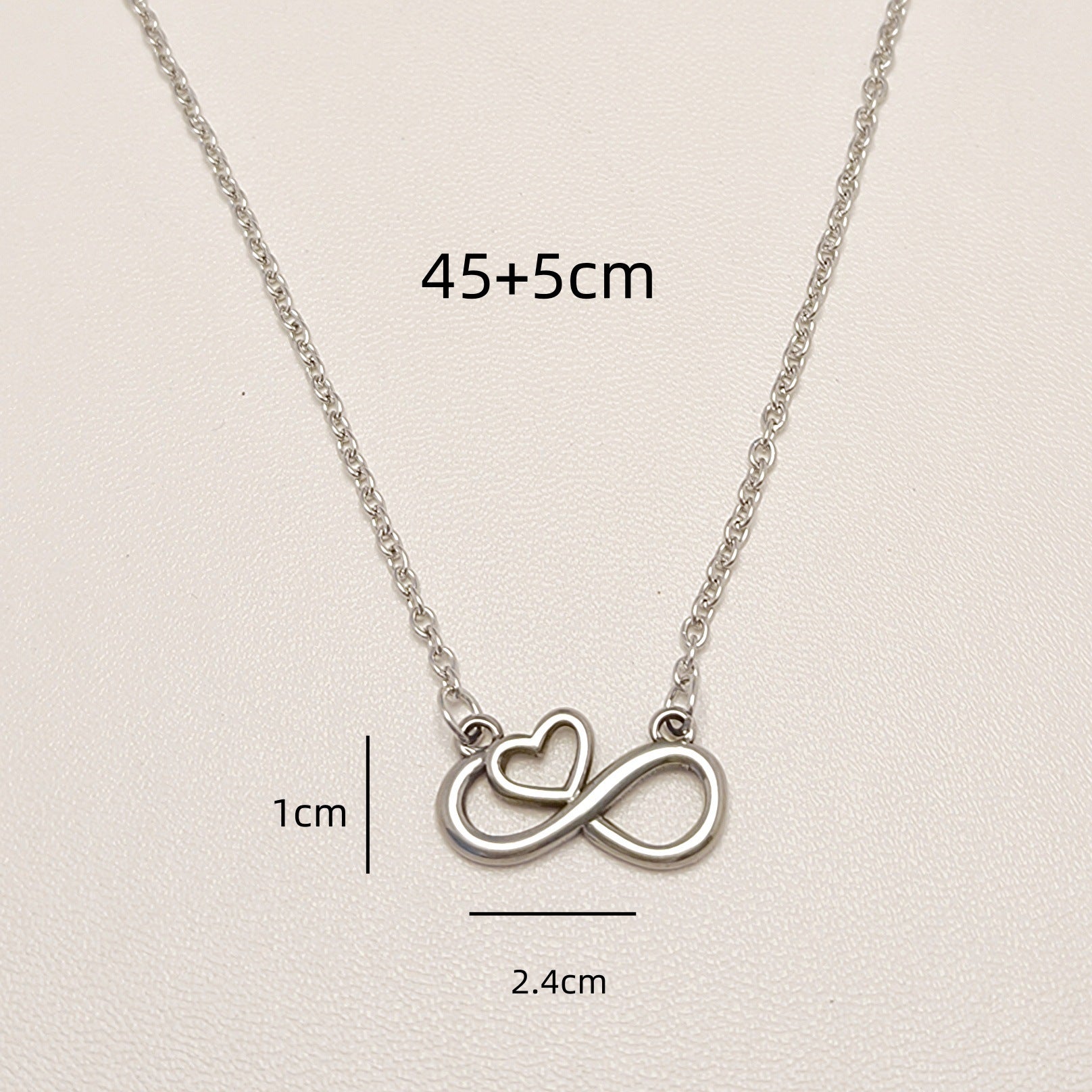 Zarte handwerkliche Halskette