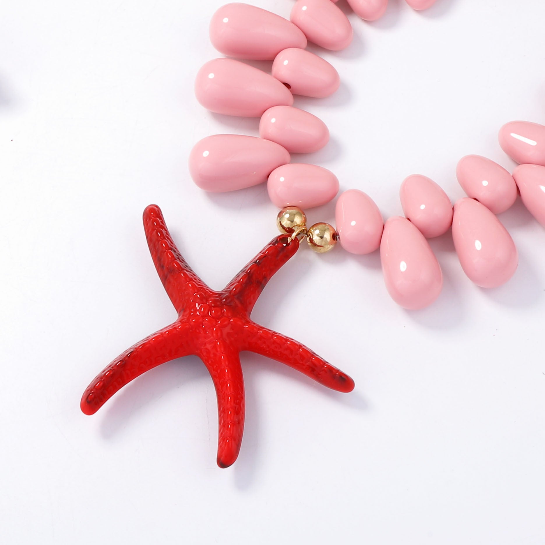 Schöne Halskette mit einzigartigem Stil