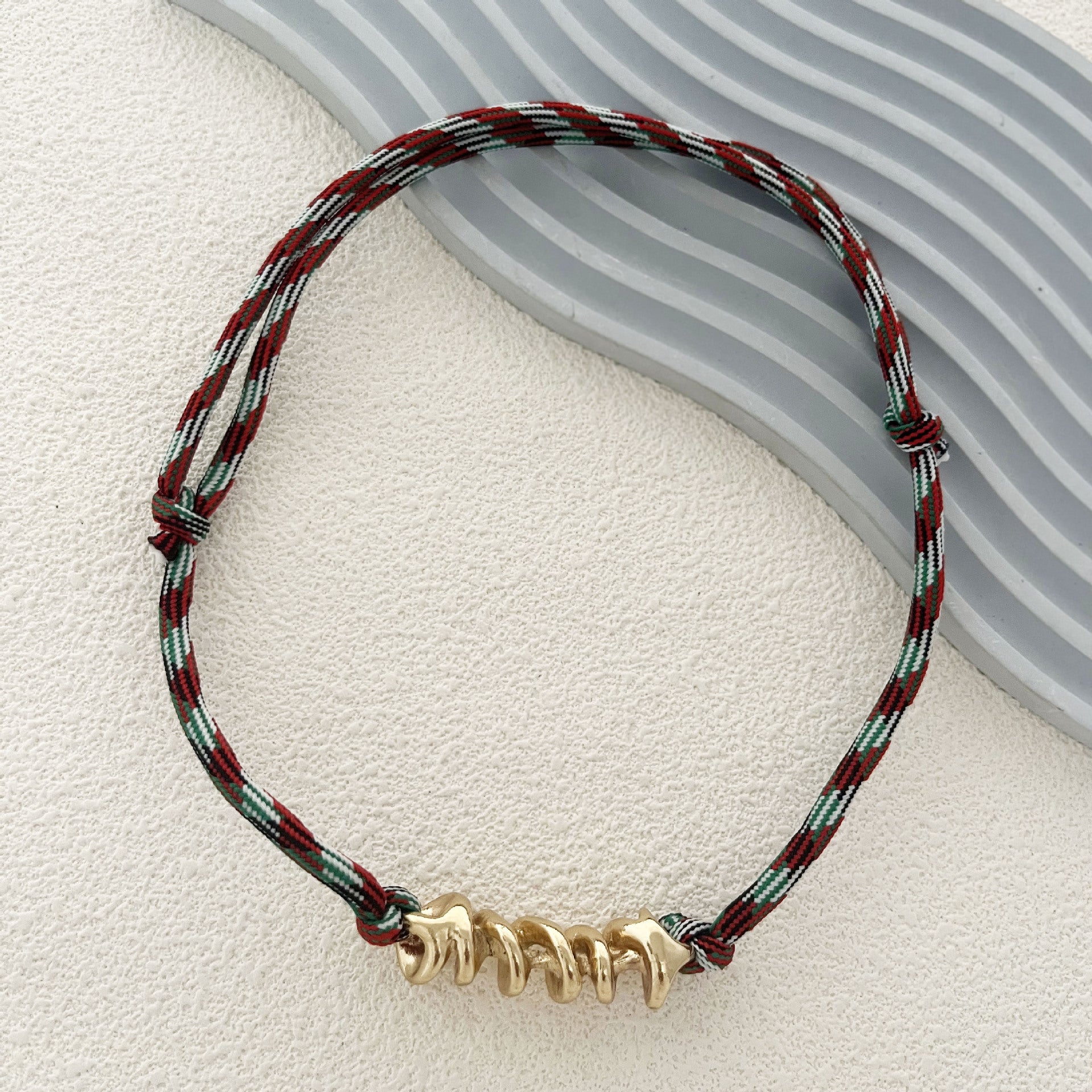 Schöne Halskette mit einzigartigem Stil