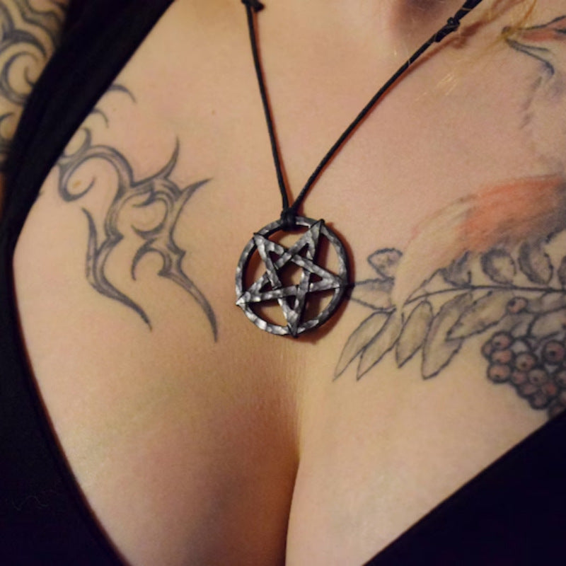 Schöne Halskette mit einzigartigem Stil