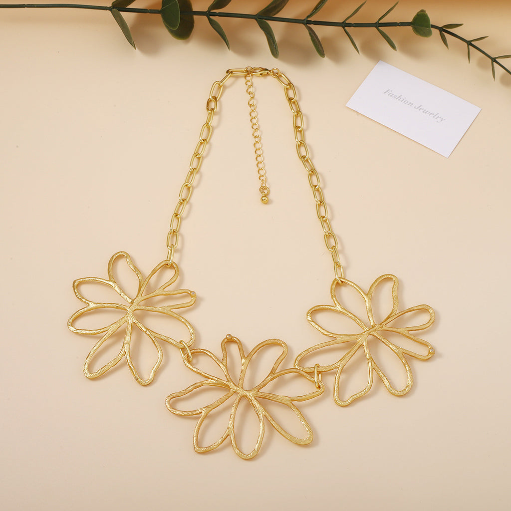 Schöne Halskette mit einzigartigem Stil