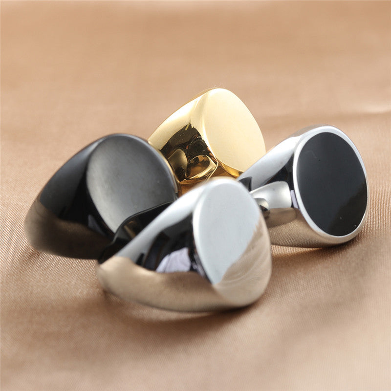 Zarte handwerkliche Ring